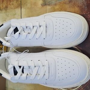 NIB 8.5 Steve Madden mens Sneakers